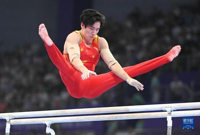 中国体操队士气高涨,夺得团体冠军 中国体操队士气高涨,夺得团体冠军