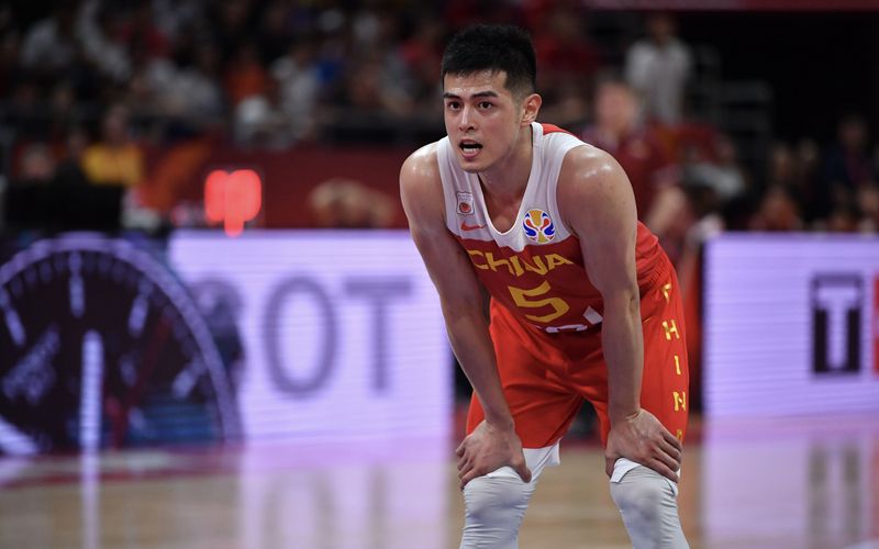 拼尽全力！两队争夺胜利，比赛局势悬念丛生