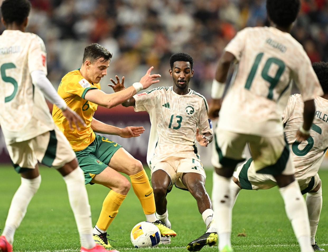 澳大利亚队在精彩比赛中击败对手取得优势