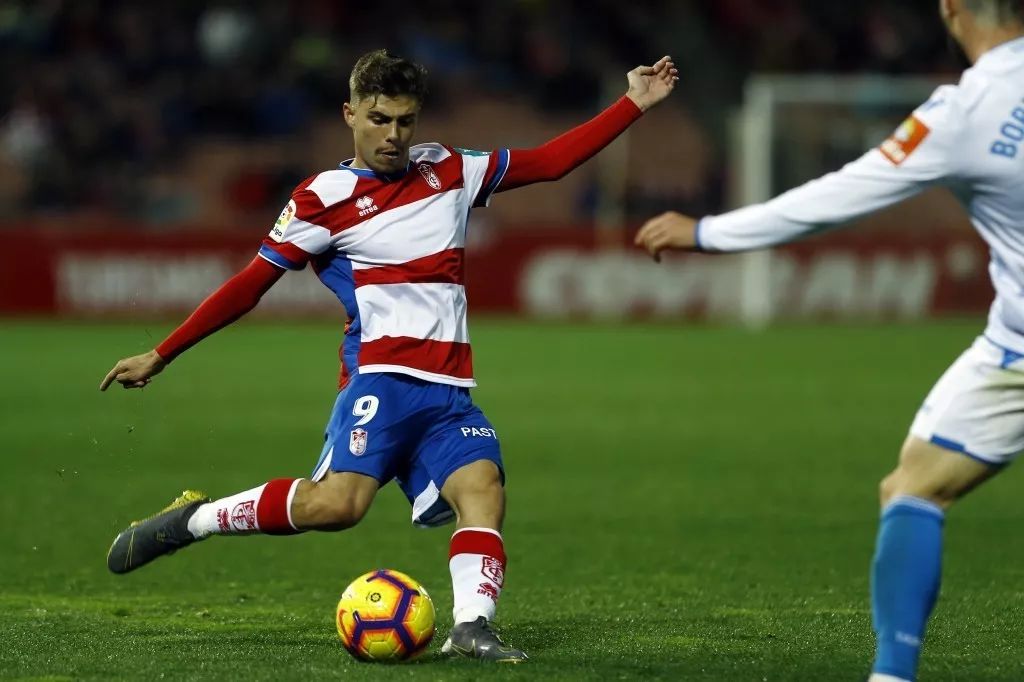 包含拉科鲁尼亚主场告捷，积分榜上升的词条