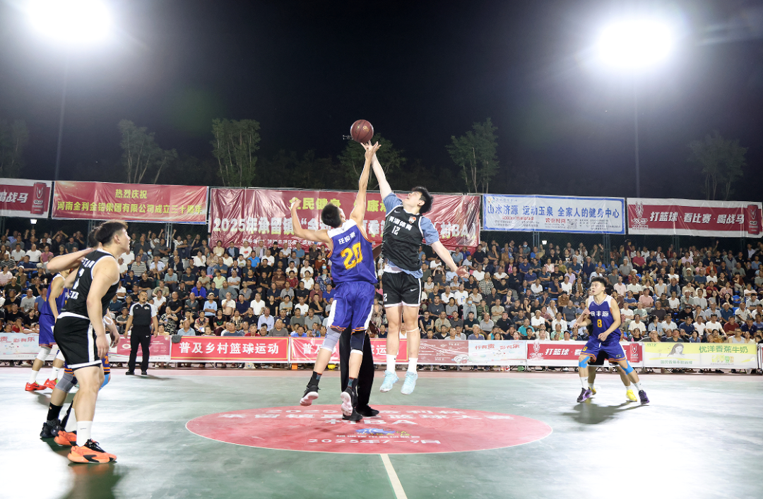 篮球赛场上热血沸腾，胜负激烈不分！的简单介绍