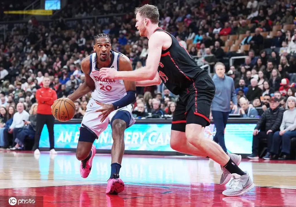 黄蜂险胜骑士，追平对手得分