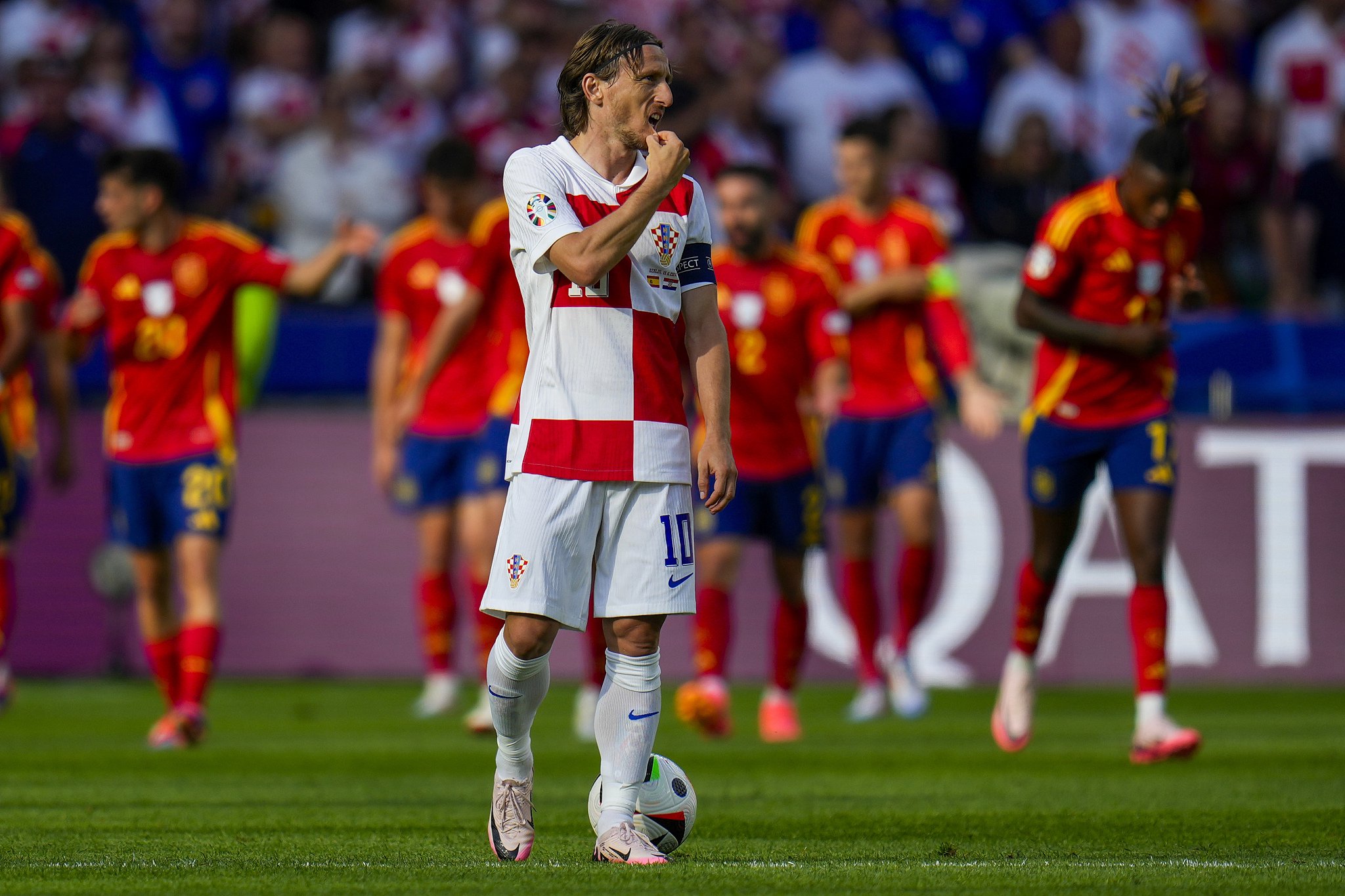 关于匈牙利逆转葡萄牙，欧洲杯资格摇摇欲坠的信息