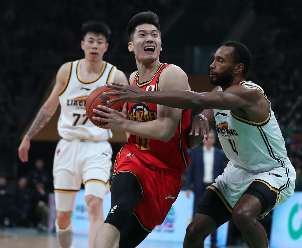 关于国内顶尖篮球运动员在白热化比拼中脱颖而出的信息