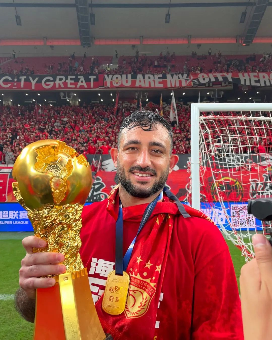 阿贾克斯取得重要胜利，领军荷甲赛场