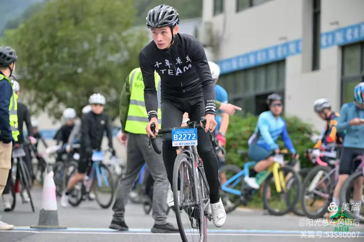 自行车选手突破自我赛场发光发亮的简单介绍