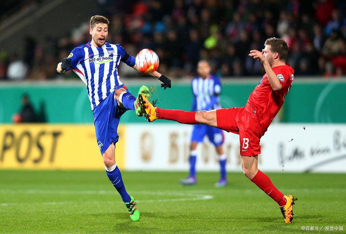 柏林赫塔球队在客场比赛中大放异彩